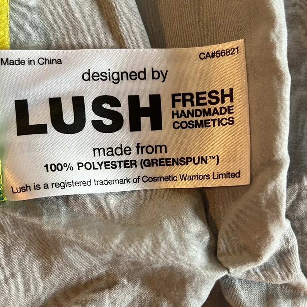 6/$20 Lush Fabric Wrap NWT 48 X 48” Square.